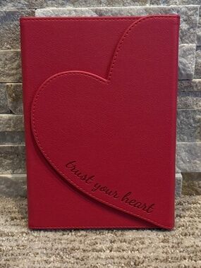 nota “Trust Your Heart” Leatherette Notebook